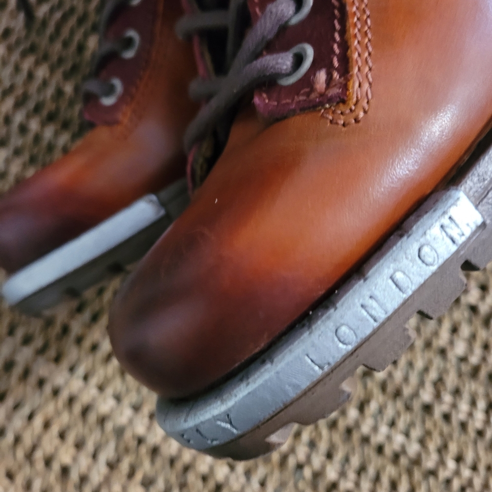 Boots - Picture 7 of 9